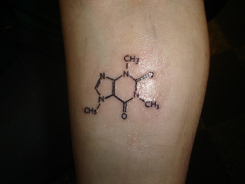 tatuagem molécula do cafe